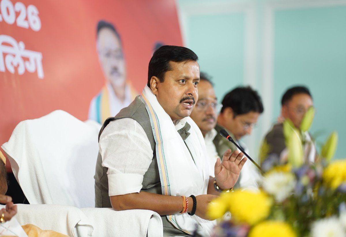 NitinNabin's tweet photo. Held a detailed discussion with the Darjeeling Hills District Core Committee members.

Our karyakartas are standing firmly against gundaraj and the appeasement politics of TMC.

দার্জিলিং জেলা কোর কমিটির সদস্যদের সঙ্গে বিশদে আলোচনা হলো। 

আমাদের কার্যকর্তারা তৃণমূল কংগ্রেসের গুন্ডারাজ ও তোষণমূলক রাজনীতির বিরুদ্ধে আজ পাহাড়ের মতো অটল হয়ে দাঁড়িয়েছেন।

@BJP4Bengal