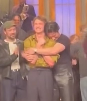 rebecca 🍂🏒 tweet media