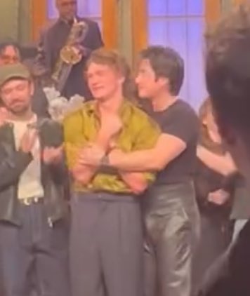 rebecca 🍂🏒 tweet media