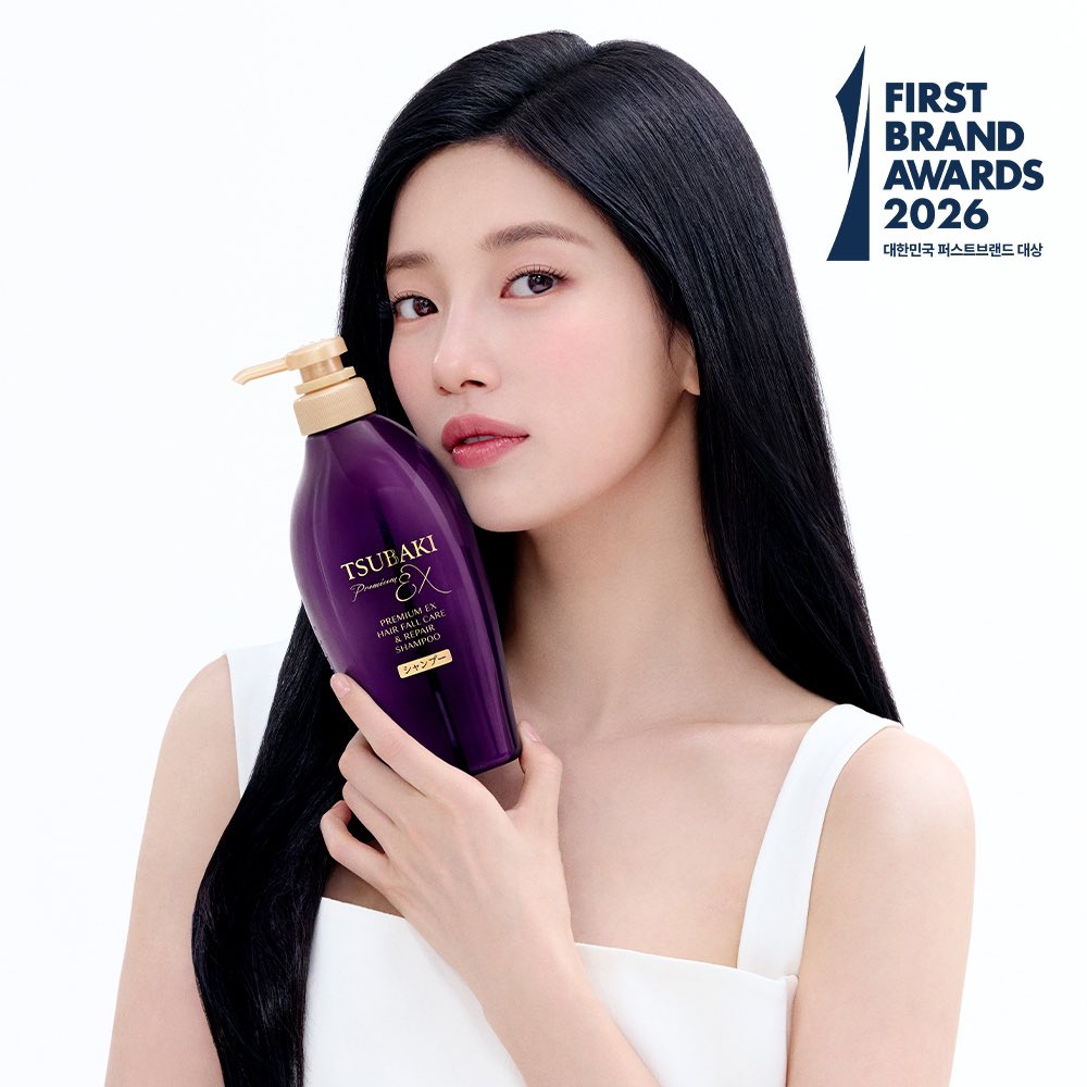 shuzkay's tweet photo. [PICS] 260301 

Promotional photos featuring TSUBAKI new muse SUZY at olive young’s official site for the first day of sale period 

#SUZY #수지 
#TSUBAKI #츠바키 https://t.co/TjMaannmJW
