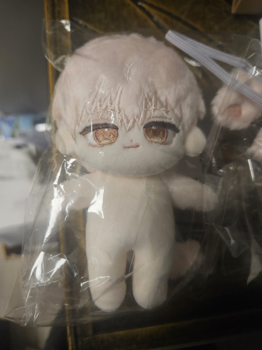 부모님께서 가지고 있는 인형들 안팔면 버리겠다고 하셔서..눈물나지만 급하게 양도합니다..
인형은 플레이한적은 없고, 몇몇 인형은 고무줄 씌운채로 보관해서 자국이 남아있을 수 있어요
1. 홍차문대 
2. 데롱따헌
3. 데롱따헌 sp
4. 데롱요원
4개 양도합니다