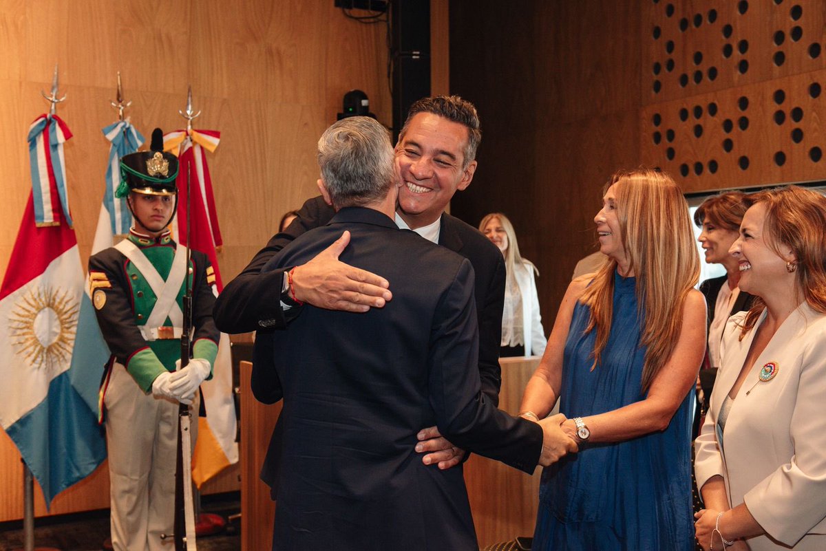 miguelsiciliano's tweet photo. Hoy acompañamos al intendente @PasseriniOk en la apertura de sesiones del Concejo Deliberante 2026.

Escuché a un Intendente decidido a no frenar. A seguir invirtiendo en infraestructura, a sostener el avance de la ciudad y a seguir poniendo a la gente en el centro de cada decisión. Con trabajo en conjunto entre la Municipalidad y la Provincia, junto al gobernador @MartinLlaryora , Córdoba Capital sigue creciendo.

En 2019 muchos la llamaban “la ciudad del abandono”. Te acordás como estaba nuestra ciudad de Córdoba después de varios que FRACASARON y la llevaron a la ruina cuando gobernaron?

Hoy, después de seis años de gestión, la pusimos de pie:
��️ Más de 4000 cuadras arregladas
✔️ Casi 3.000 cuadras asfaltadas y un nuevo plan de asfalto de 800 cuadras nuevas
✔️ Parques recuperados como el parque Sarmiento, Parque Las Heras, nuestra Costanera, parque de la Biodiversidad, entre otros.
✔️ 4 hospitales nuevos pasando de 3 hospitales a 7 hospitales 
✔️ Innovación y modernización del transporte
✔️ Transformamos más de 1200 plazas dejándolas hermosas
✔️Encendimos 180.000 lámparas en la ciudad y estamos llevando a Led la mayoría de los corredores
✔️Inauguramos CPC nuevos para estar más cerca de los vecinos.
✔️Inauguramos los Centros Operativos para descentralizar la obra de mantenimiento.
✔️Logramos con las obras de cloacas terminar con los ríos de aguas servidas que eran parte de lo cotidiano en Córdoba. 
✔️Ordenamos nuestras Ferias haciendo de ellas paseos urbanos y dándole dignidad a nuestra gente

Hoy el intendente nos confirmó el rumbo. Vamos a seguir haciendo! Vamos a seguir transformando! Vamos a seguir trabajando en equipo desde la @MuniCba y el @gobdecordoba sin parar, pese al contexto desfavorable nacional. 

Todo esto y mucho más lo hicimos en solo 6 años de gestión

No fue casualidad. Fue decisión política, trabajo en equipo y compromiso con cada vecino.

Y vamos por más. 💪