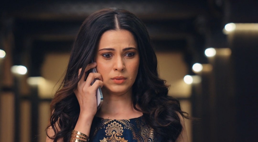 Pari_creationx's tweet image. Beautiful Potray Of Scene By 
Her. The worry in her eyes is clearly visible.
Also How Beautiful she looks.
So Sundar.

#Alicekaushik #Bharani #AliceAsBharani #Naagin7