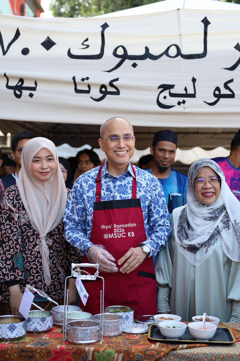 MohdShukriYajid's tweet photo. Kicked off #IhyaRamadan2026 at @MSUcollege_kb with infaq Bubur Lambuk 7.0. A meaningful tradition of sharing, unity and compassion. May this Ramadan strengthen our 2G Culture of Giving & Grateful, as we uplift communities and impact others. #RamadanShare #RamadanConnect https://t.co/XWIpdcUpp1