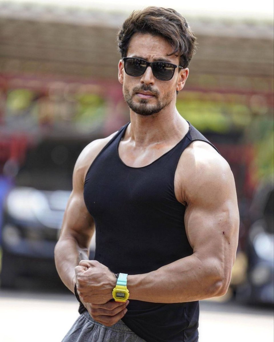 TIGERIANS_rule's tweet photo. World youngest action hero 
#HappyBirthdayTigerShroff https://t.co/Z20IcI7jGR