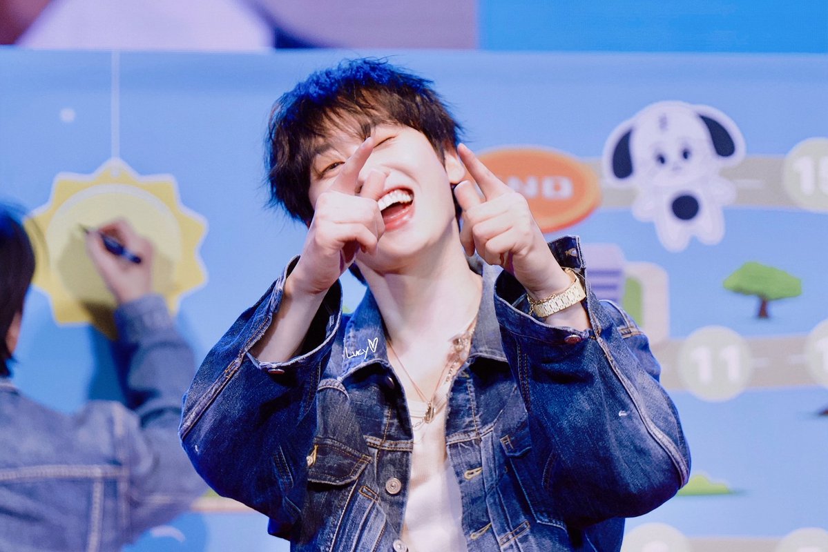 露西西嘻嘻-Lucy tweet media