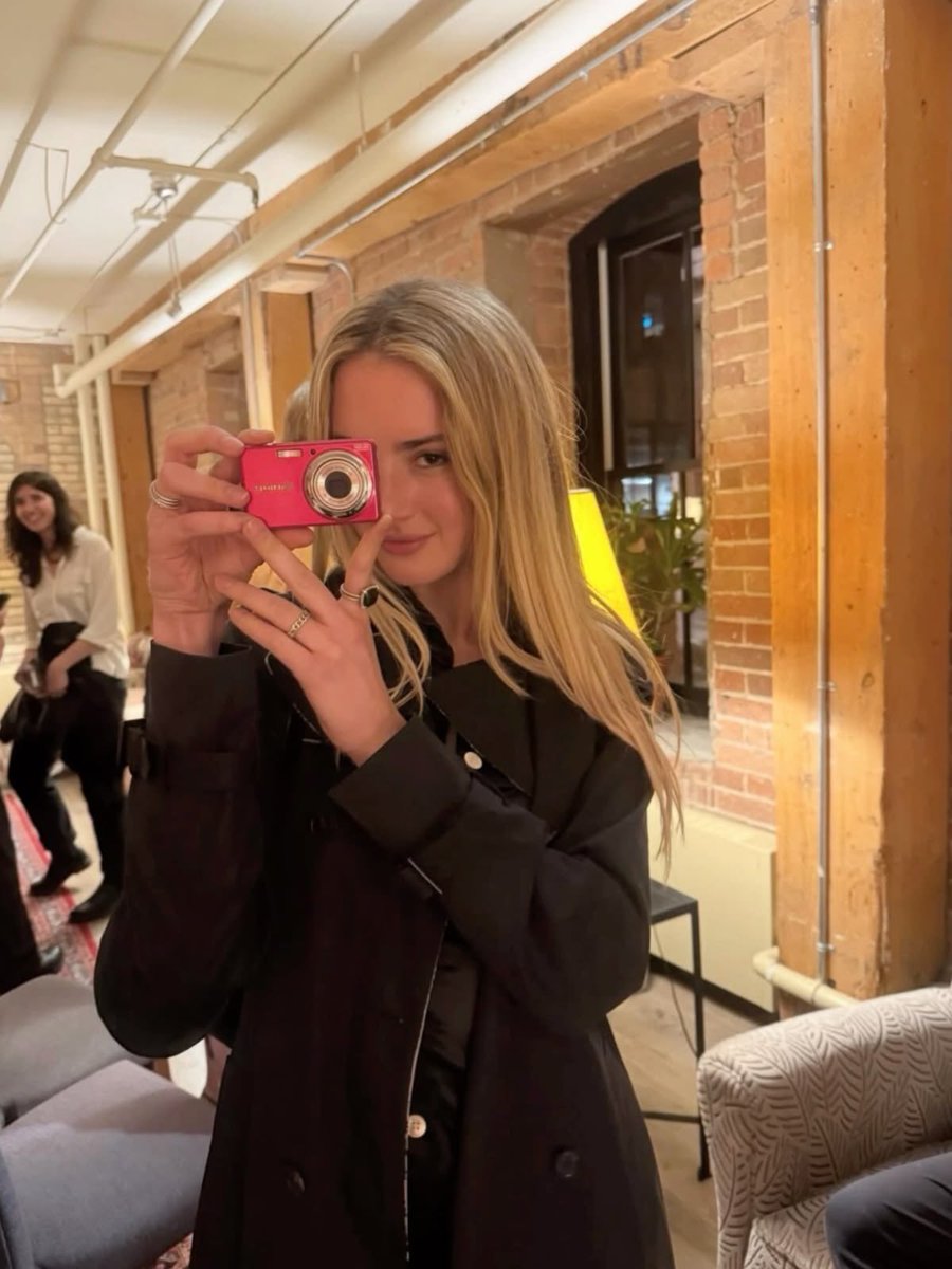 HAI02RTF's tweet image. #bereal mas eu não tenho uma legenda