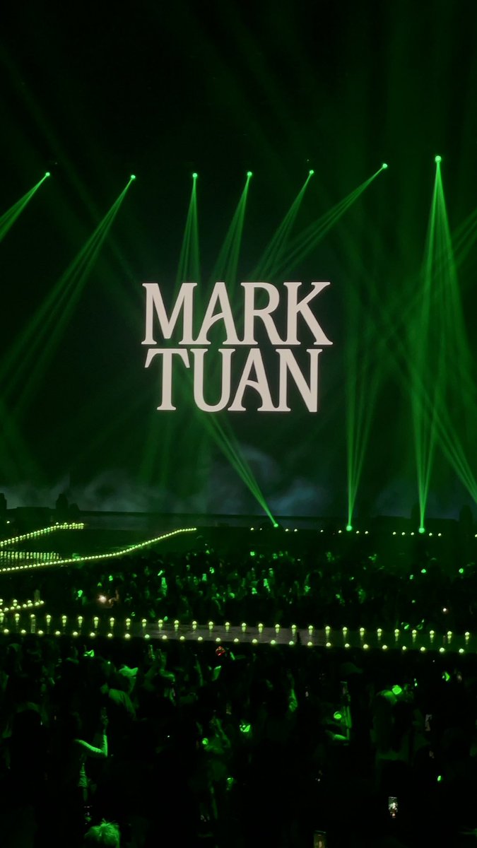 siwa_got7's tweet photo. แฟนคอนมาร์คที่โคตรมีความสุข…💜❤️
รักกันไปนานๆนะลูก🤭 #MarkTuanTheShapeOfYou_BKKD2
#MarkTuan_Silhouette #Marktuan #BamBam #MarkBam #MTBB https://t.co/welOGqbhTT
