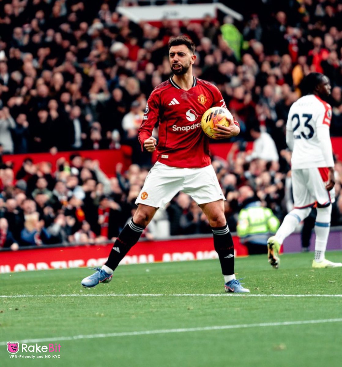 UTDKobi's tweet photo. 1st goal                                           105th goal https://t.co/JDidd5KPpL