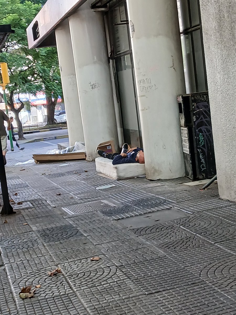 <a href="/OrsiYamandu/">Yamandú Orsi</a> Este es tu Uruguay. Todas de hoy 
Menos viajes y caterings 😡