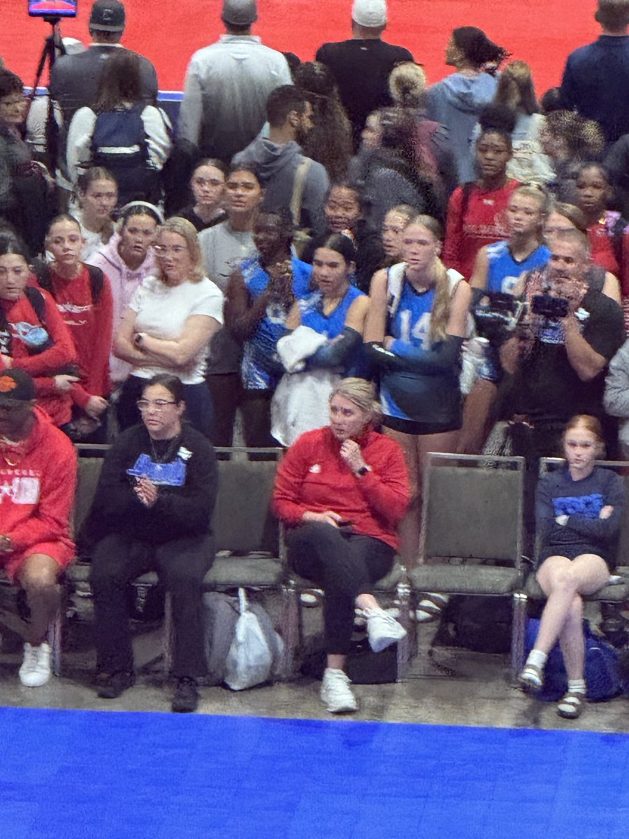 V_doyle7's tweet photo. Our girls spotted @danib18 and they are so excited! #MorganDoyle13 #Setter #NebraskaHuskerVolleyball https://t.co/LPmk5Nae9P