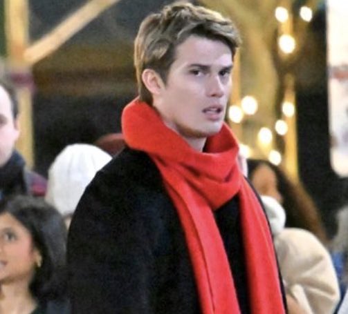 court | nick galitzine’s bicep mole 🎀🗡️ tweet media