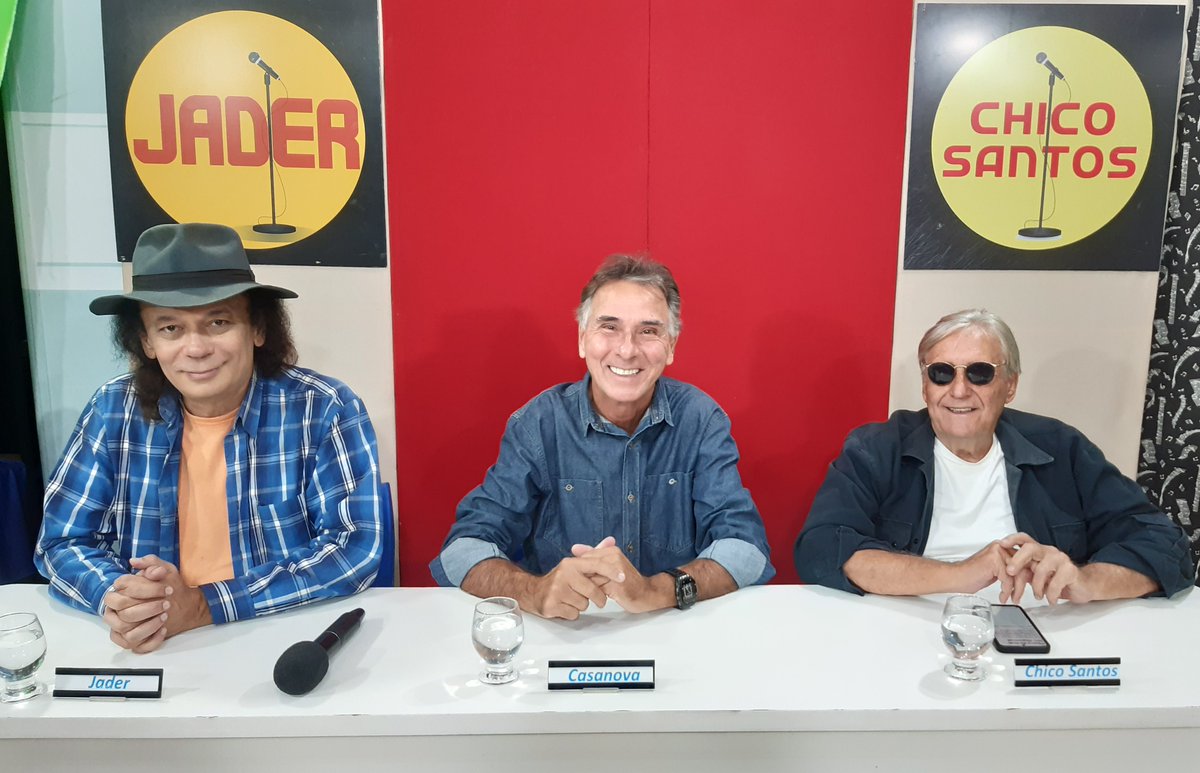 Hoje tem a reprise do SHOW DO CARLOS MAGALHÃES na TV CIDADE (Teresópolis, RJ) e para mais 13 Emissoras de TV no Brasil 📷📷📷📷📷📷📷 📷
Na foto: Eu, Marcos Casanova (Comunicador) e Chico Santos (Diretor Musical / Cantor) #tv #show #music #musica #cantor #singer #Entretenimento
