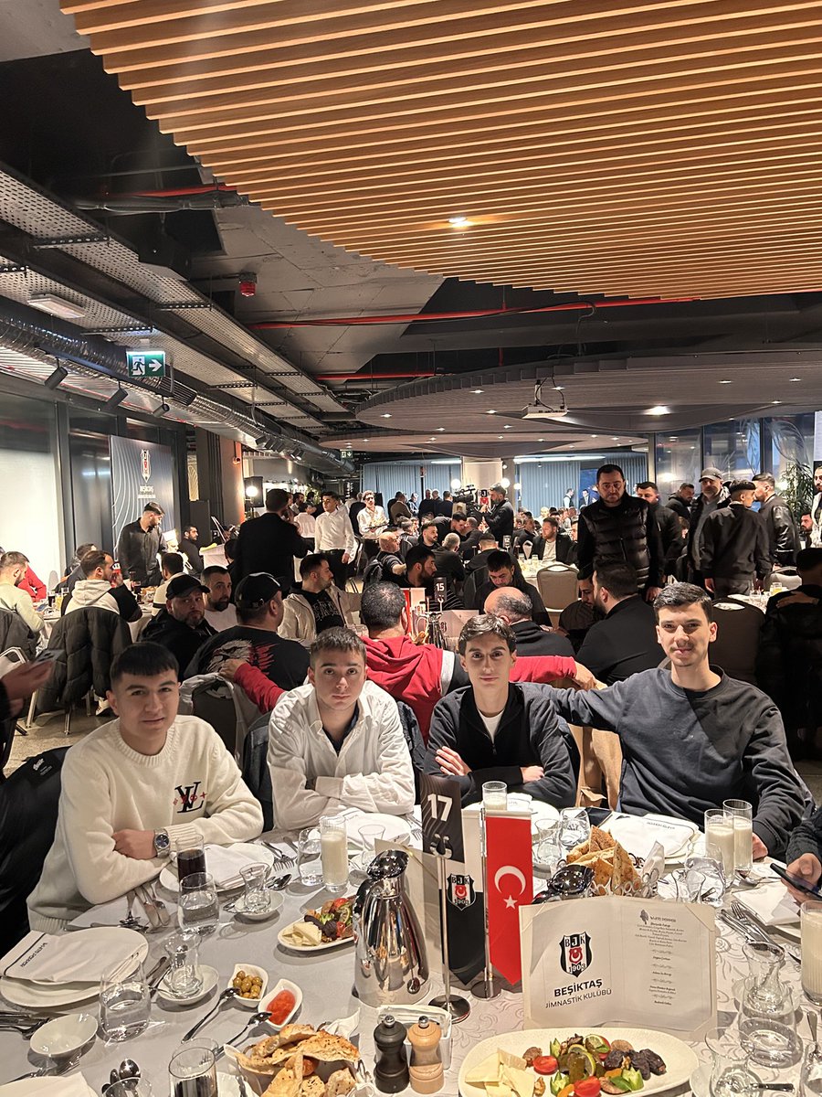 Liseli Beşiktaşlılar olarak kulübümüzün düzenlediği iftar organizasyonuna icap ettik Yüce Allah tuttuğumuz oruçları kabul etsin..
#LİSEBJK
