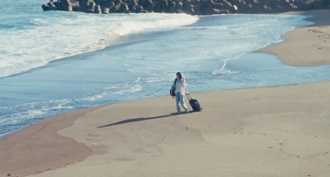 おもしろいことはさほど起きず淡々とした気持ちで退屈せずに物語を見つめていました。また会おうと言いながらきっと会えないとわかっている別れはヒリヒリと胸が痛みます。ちょっとバカっぽいタイトルも、私のスーパーでフォーエバーなハッピーは何処にあるのかと考えてしまいます。#SUPERHAPPYFOREVER