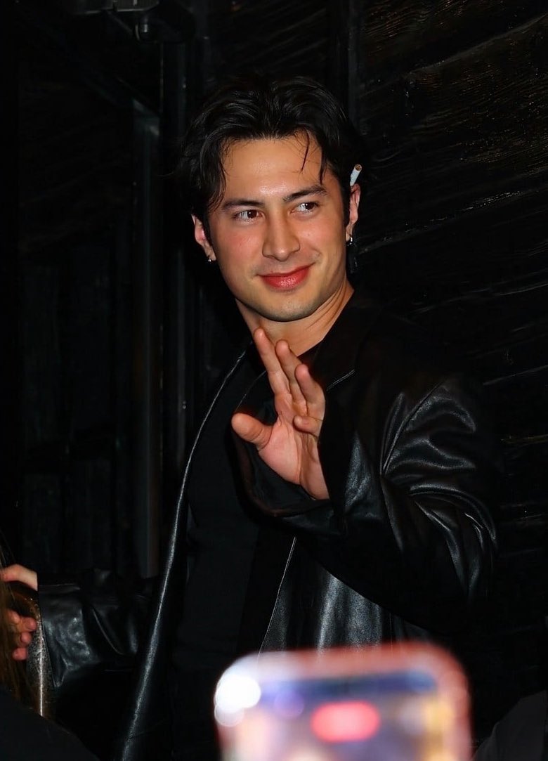 hudsonwupdates's tweet image. More photos of Hudson Williams arriving at the SNL after party last night