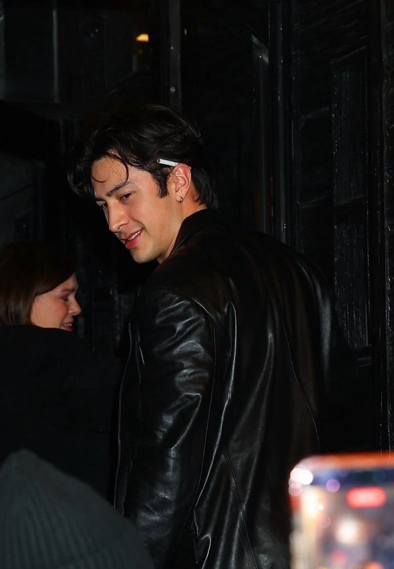 hudsonwupdates's tweet image. More photos of Hudson Williams arriving at the SNL after party last night