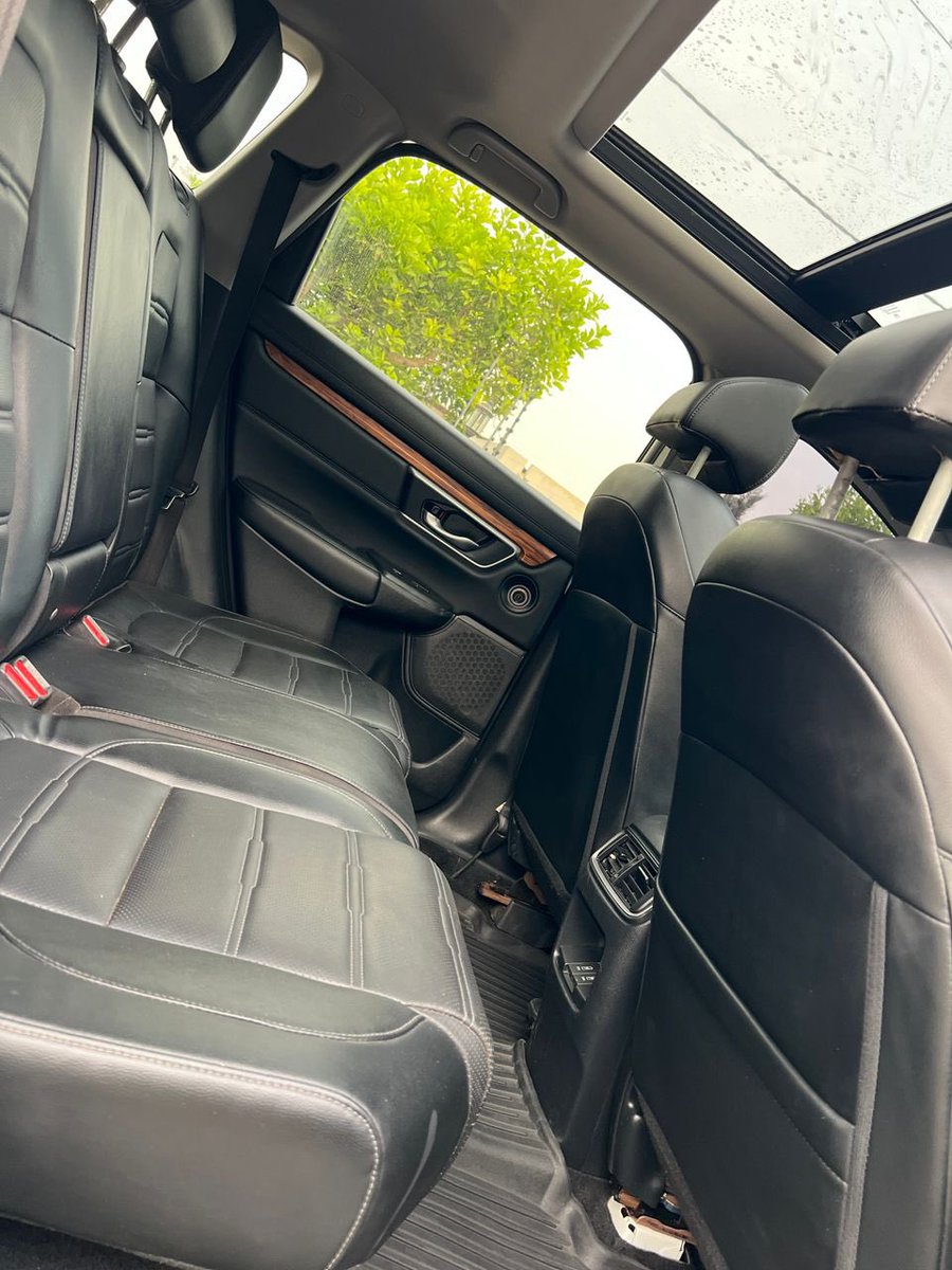 NEWARRIVALS17's tweet photo. 2020 Honda CR-V Touring 
Wireless Charging System 
Keyless Entry/Start
 Double Sunroof 
Leather seats
Touch infotainment system 
Rear view camera
Price ¢335,000🇬🇭
Movable for business
☎️☎️0546177295 https://t.co/aK3oirVExy