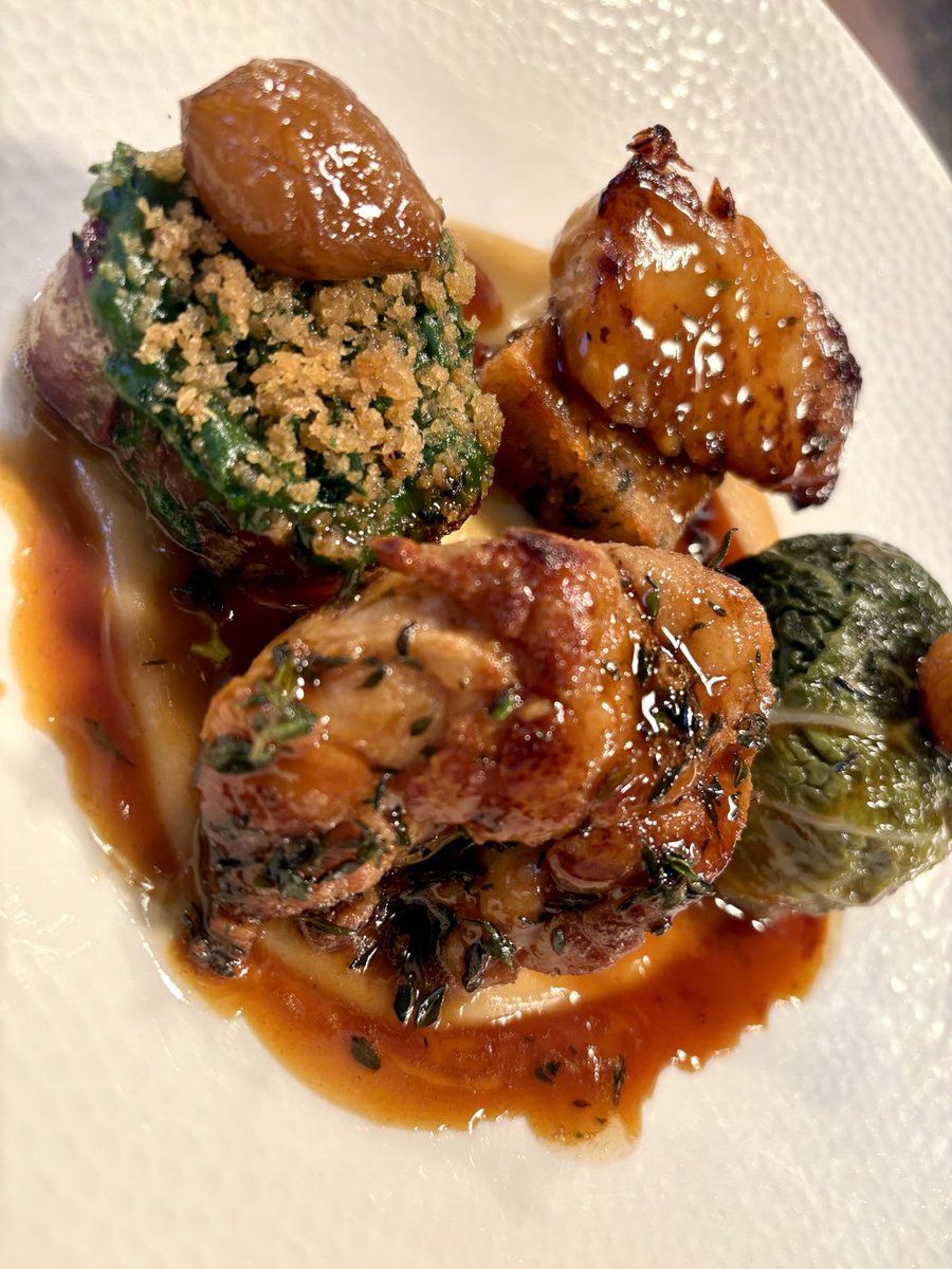 MattChristmas1's tweet photo. Roast sweetbread, ox tongue persillade, stuffed cabbage, garlic purée, thyme https://t.co/uiDTDJjAX2