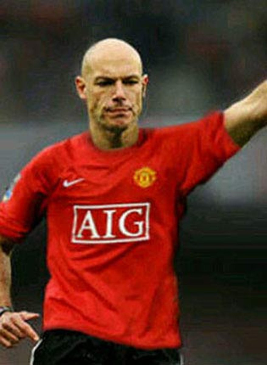 AlexGrivas2's tweet photo. @TheAthleticFC Biased Manc ref assigned to a Manc team #HowardWebb https://t.co/fVIm0QD6NR