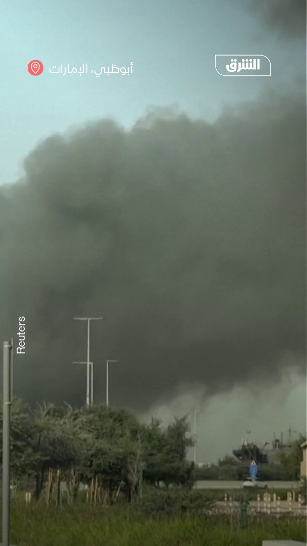 تصاعد الدخان من ميناء زايد في أبوظبي 