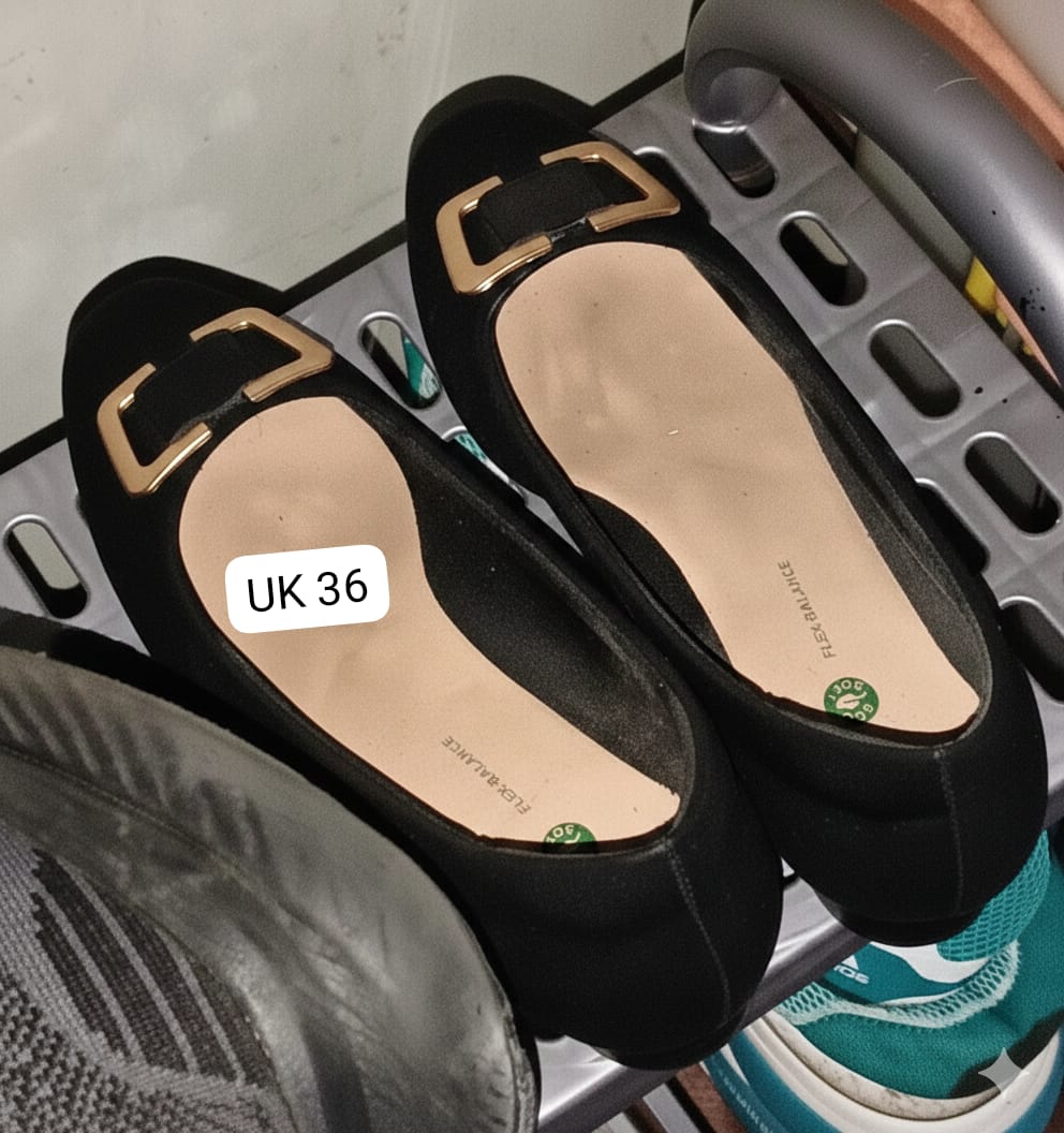 pinkylol__'s tweet photo. @lacticabc Sepatu pantofel kak, pemakaian ± 3x dijual karena kekecilan. 

💰 : 120k (inc packing) bisa oren 🙌 https://t.co/olKQEB1HCB