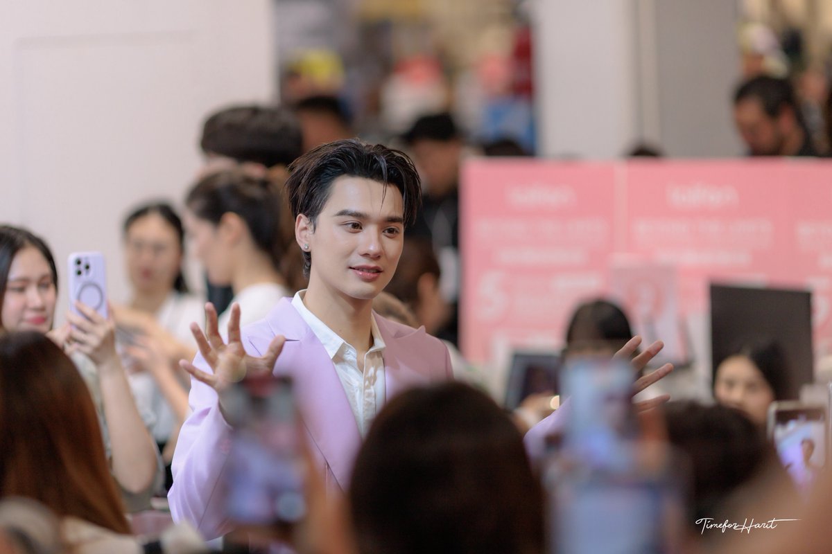 TimeForHarit's tweet photo. คนที่สดใสที่สุดเมื่อเจอพี่ๆแฟนคลับ
KENG HARIT WITH LAIFEN
#LaifenxKeng
#KengHarit
#TimeForHarit https://t.co/8iLBDJUBzK