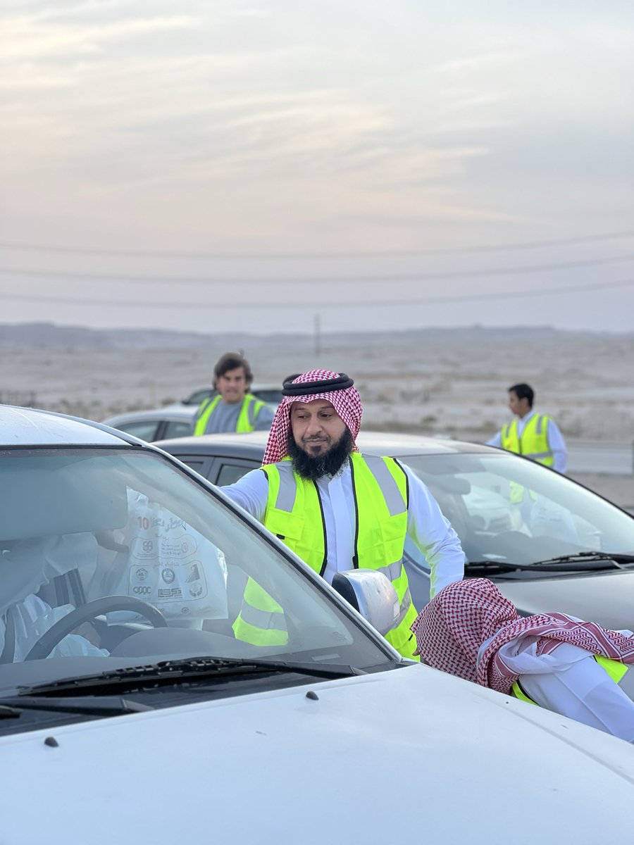 لقطات من اليوم الحادي عشر لمبادرة "افطر معنا 10"، التي تنظمها جمعيتنا الأم بالشراكة الثنائية مع جمعية الدعوة والإرشاد بالعيون.
وشهد هذا اليوم مشاركة جمعية ذكركم لتحفيظ القرآن مساهمةً منهم في تعزيز الشراكة المجتمعية.
شارك في هذا اليوم أكثر من 20 متطوعًا، حيث تم توزيع أكثر من 520