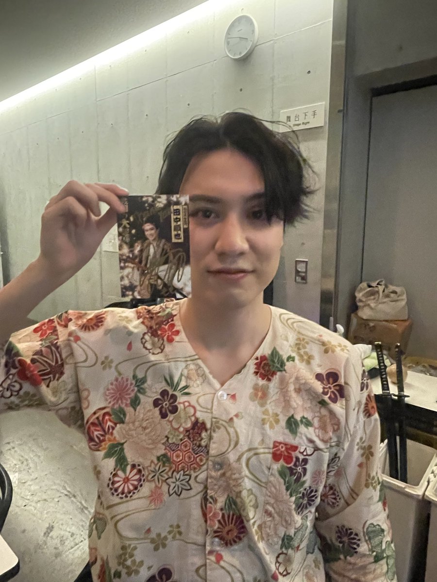 我らがリーダー順也さん！！ 全く読めないサインがむしろみんなの関心