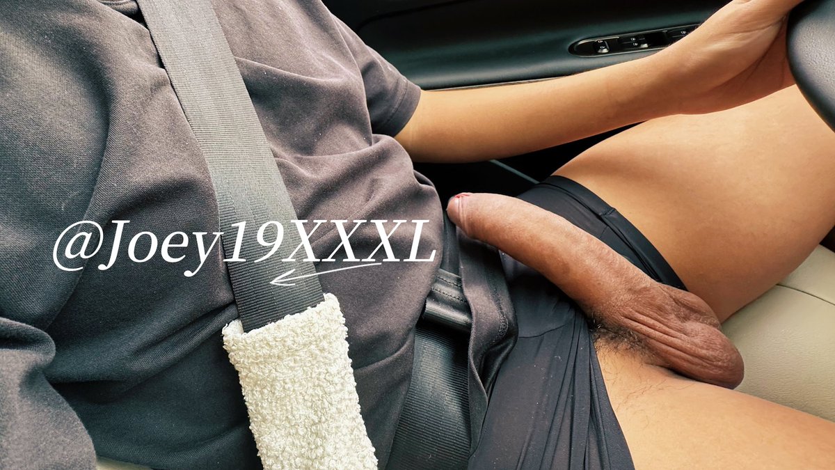 Joey19XXXL's tweet photo. 硬到根本开不了，只想停下在车上射到骚b嘴里 #巨根  #男大 #暴露 #露出 #野裸任务 #口爆 #户外露出 https://t.co/CfQ4LaYatJ