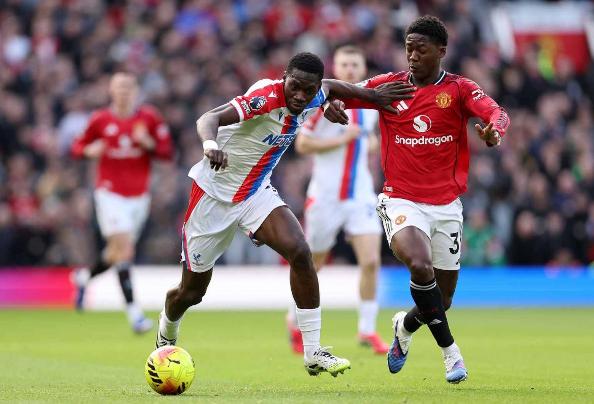 StatmanDave's tweet photo. Kobbie Mainoo’s game by numbers vs. Crystal Palace:

90% pass accuracy 
11 defensive contributions 
7 ball recoveries 
4 passes into the final third 
4 progressive carries 
2 chances created

So tidy. 🧹 https://t.co/lRR2O98MzY
