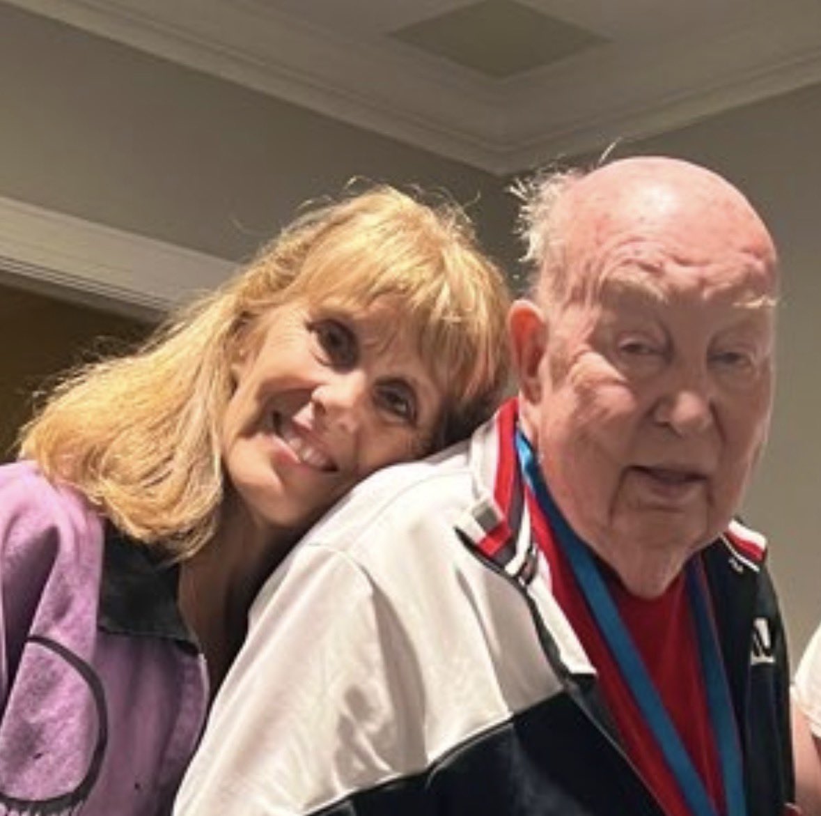 Isabel22 tweet media