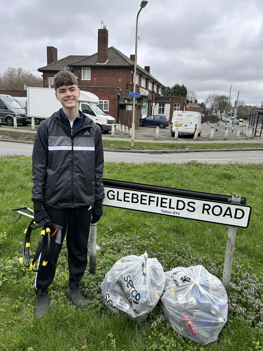 Litterwatch1's tweet photo. Huge shoutout to Thomas and his mum Leanne! Thomas is volunteering with Litter Watch for his @DofE Award, building skills and confidence while giving back to his community. We are so proud of his hard work. #youth #volunteeringisfun #sandwell https://t.co/krurVm2JN0