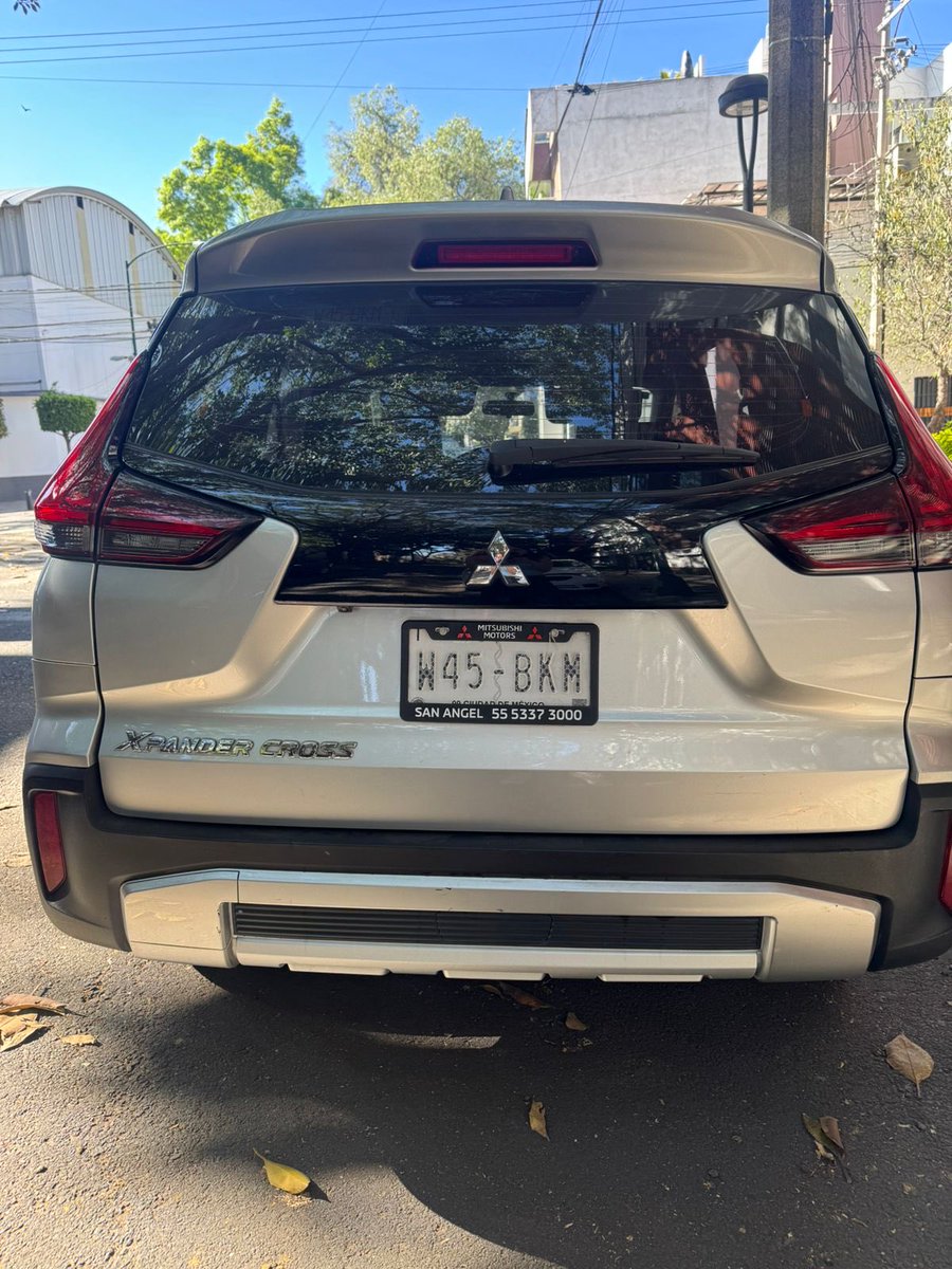 robertyco's tweet photo. @LaSEMOVI Camioneta Mitsubishi bloqueando mi entrada, no podemos salir ni entrar. @En_laDelValle  @UCS_GCDMX

Enrique Rebsamen esquina San Borja
San Borja 1014 https://t.co/0JEs2v88c7