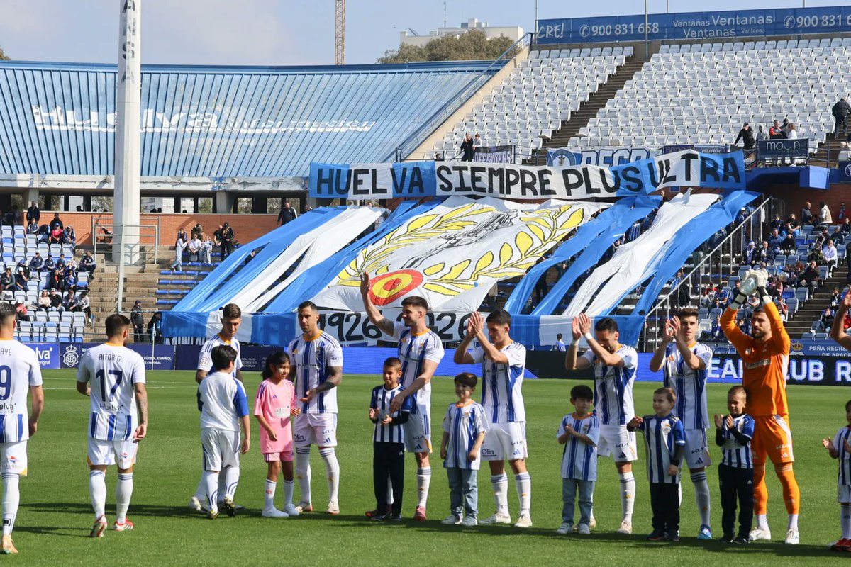 Unos 10.000 espectadores en el Nuevo Colombino

#Recre - Minera

Fotos: Huelva Info