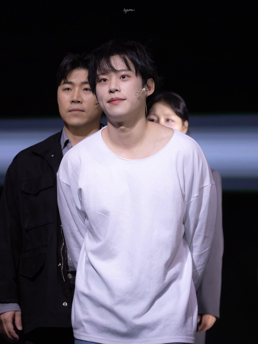 hyema_pic's tweet photo. 26.02.21 데스노트 커튼콜데이

L 役 김성철

#김성철 https://t.co/ujAkugRz3w