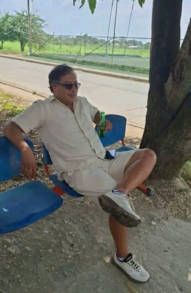 Así luce un hombre que ha enfrentado toda su vida al narcotráfico, al paramilitarismo, la corrupción, y que subió al poder para cambiar la historia política de todo un país, poniendo por primera vez a las clases menos favorecidas en el primer lugar de prioridad de la política