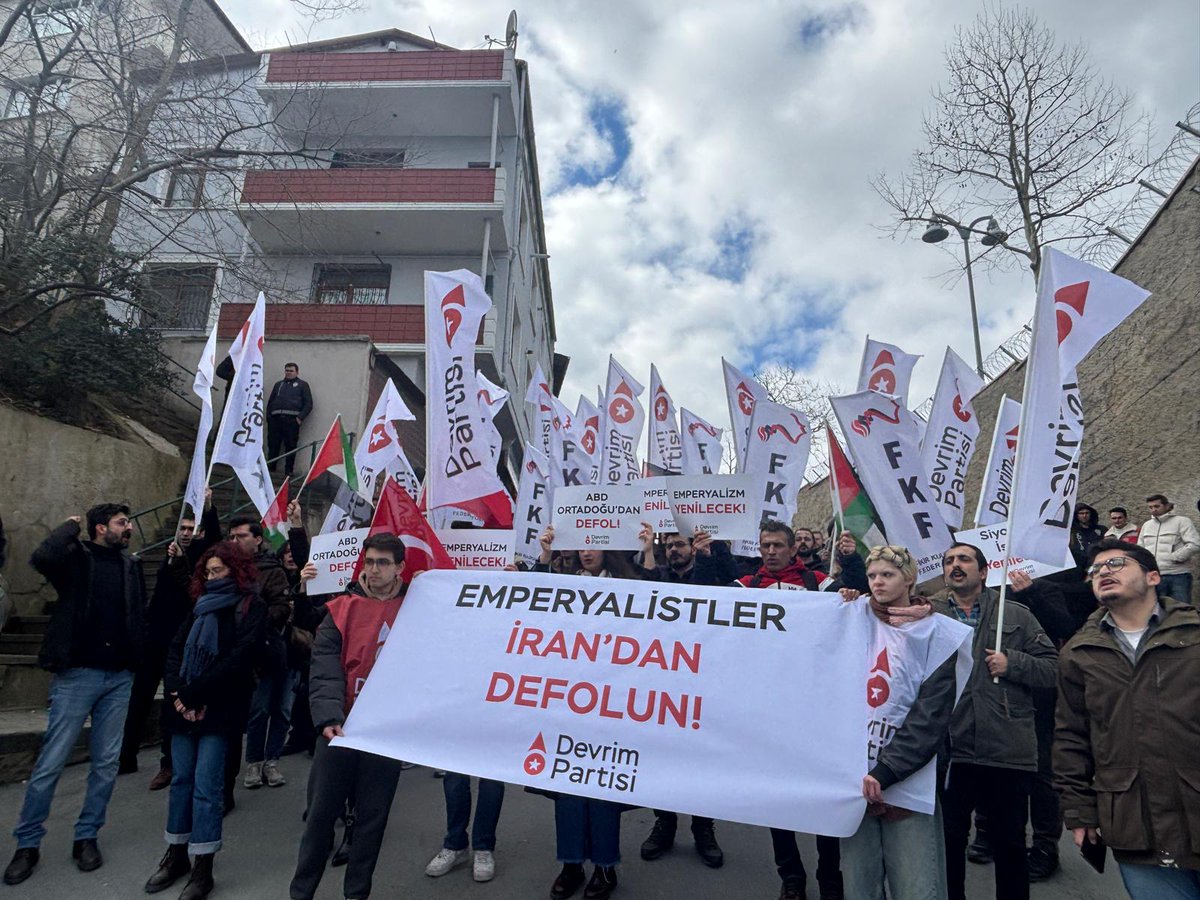 devrim_int's tweet photo. US Embassy, Ankara 
US Consulate General, Istanbul

We stand with Iran's just resistance against imperialism. US, Israel, and their subcontractors will definitely be defeated. 

Down with US imperialism! https://t.co/JxJ8Ezjd5k
