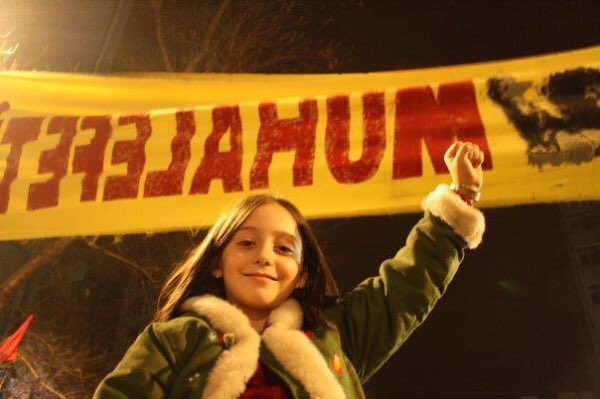 Kızım 25'i devirdi. Bir insanı her şeyiyle sevmeyi öğretti bana. İyi ki var, iyi ki onun babasıyım, iyi ki önce Milena'nın babası olarak tanınıyorum :)