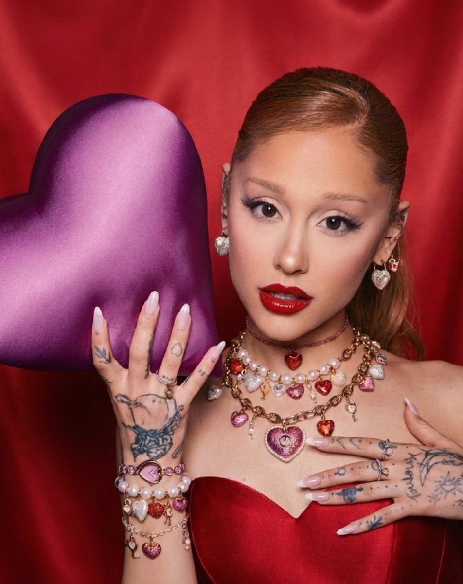 TheGrandeTop10 tweet media