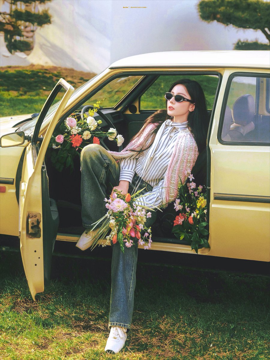 Radiating effortless elegance, Dilraba embodies timeless beauty, perfectly harmonizing with her Dior ensemble — a vision of grace where sophistication blooms as naturally as the flowers she holds. 🌸
Dilraba Dilmurat Paris Fashion Week 
#Dilraba 
#DiorAW26
#DilrabaDilmurat 
<a href="/Dior/">Dior</a>