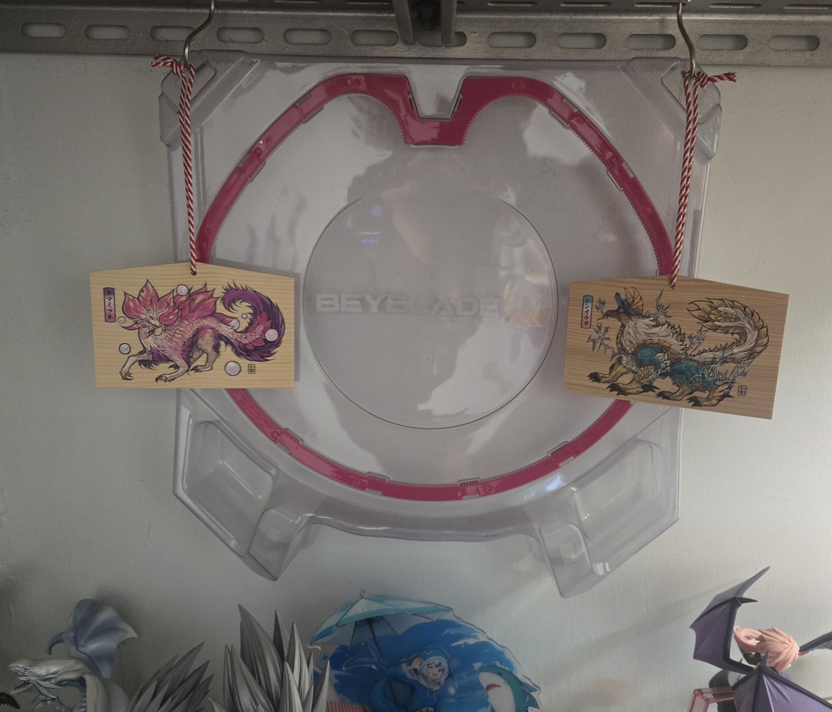 br9067's tweet photo. 今天去了高雄展覽館的BeastAges活動
遇到了喜歡的實況主 凱吉 光虎 月牙熊 可惜沒遇到柴圓滾滾
還遇到了在FB上有看到的穎川家和繪師轟轟愛花轟
還買到了超帥的魔物獵人木牌 https://t.co/krA2k9EVhG