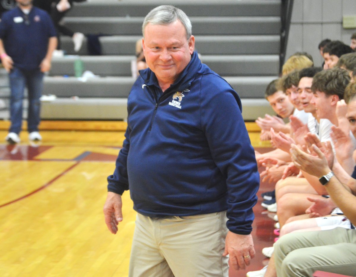 peterson_rick's tweet photo. . @SeamanBoysBball celebrates Senior Night, Craig Cox's coaching legacy with 78-53 UKC romp past T-Birds. @travisbrownhc75 @SeamanSchools @TopsportsN ...
https://t.co/C9zFGI1HeI https://t.co/1aldyPQ3yO