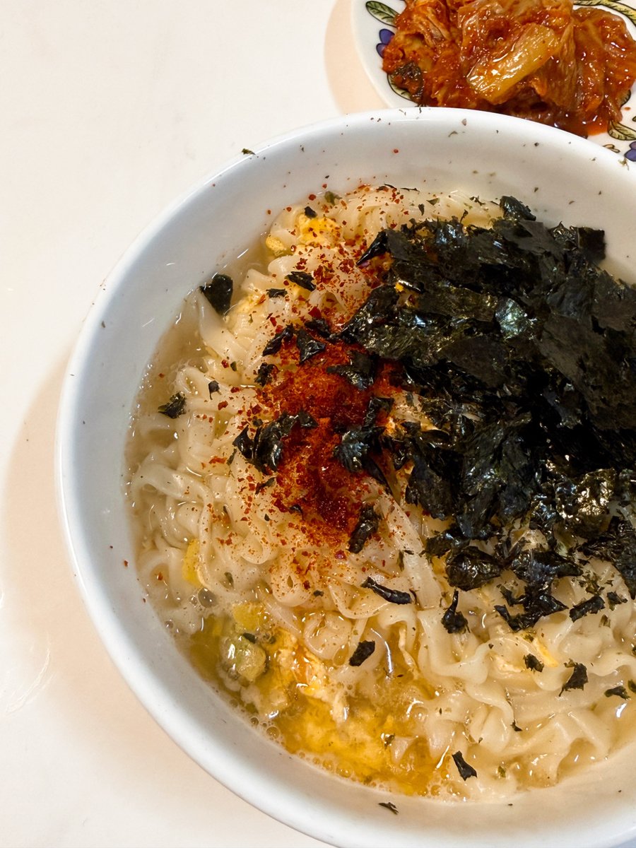 귀멸의 칼날 10분 끓이기 해봤는데 이게 오피셜 레시피가 아니라는 게 이상하다
이쯤되면 농심도 이 사태를 알고 있을 것 같은데 그냥 이걸 공식으로 하죠