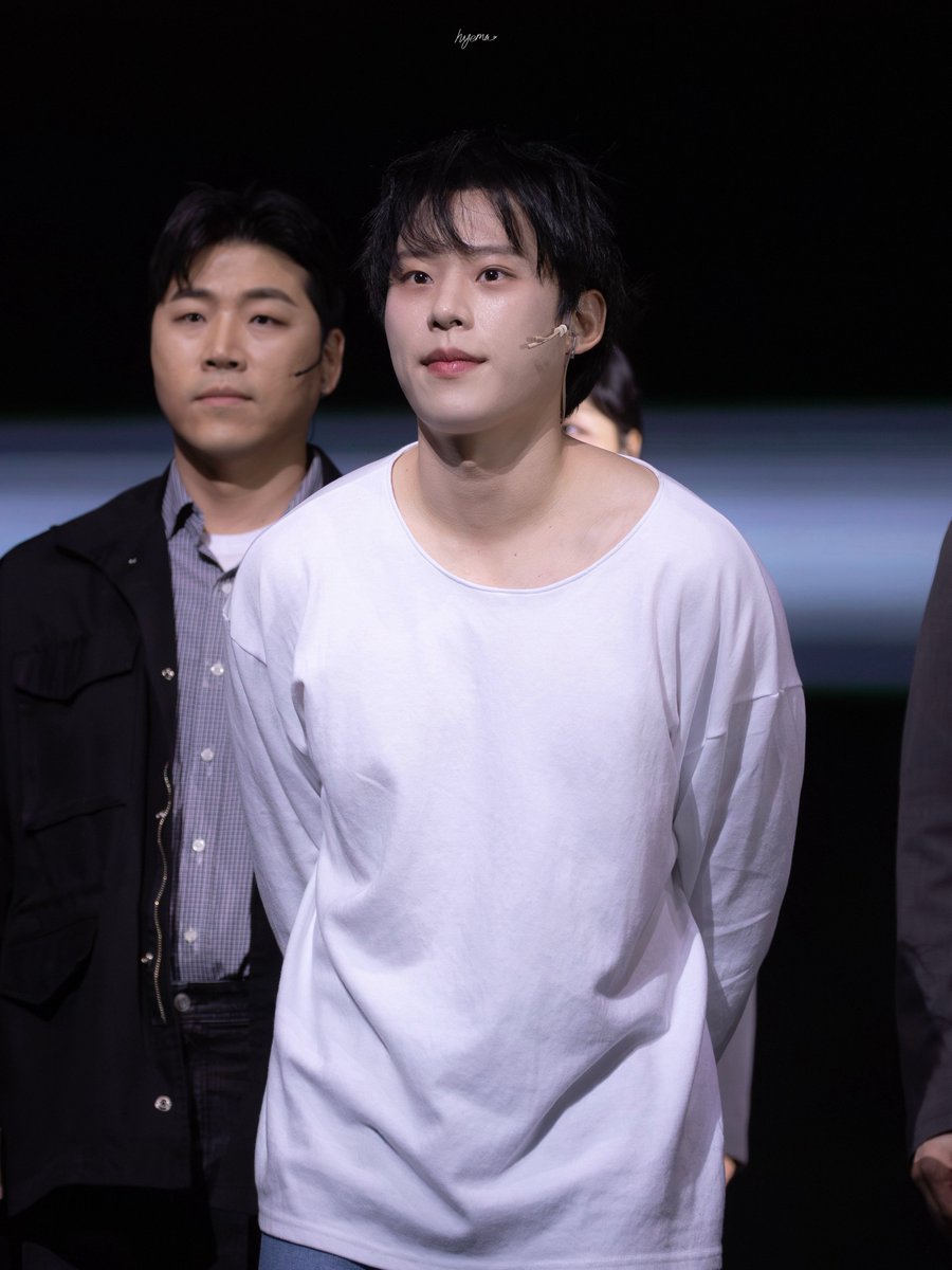 hyema_pic's tweet photo. 26.02.21 데스노트 커튼콜데이

L 役 김성철

#김성철 https://t.co/ww67XUqqyP