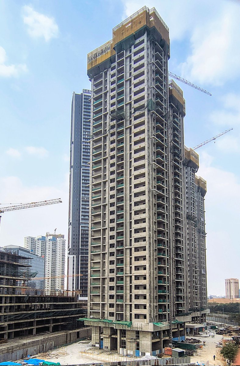 Jayabheri Pinnacle, Kokapet. SAS Crown in background.