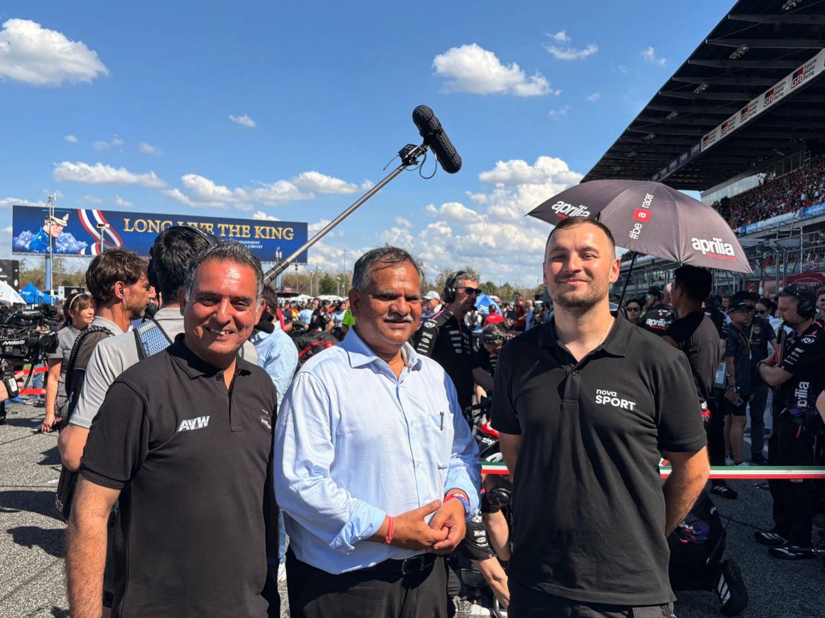DesiRacingco's tweet photo. 🇮🇳 | NEWS: Manoj Kumar Singh, CEO, Transformation Commission, Government of Uttar Pradesh, met Dorna officials during the Thailand GP this week.
This comes after the Government of UP has signed an MoU with AVW Global to bring MotoGP back to India.
#MotoGP #ThaiGP #IndianGP https://t.co/rs8PceMKKQ