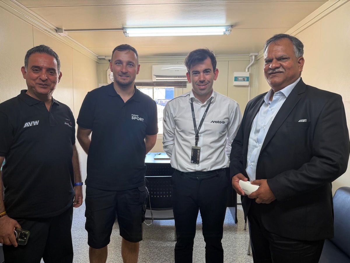 DesiRacingco's tweet photo. 🇮🇳 | NEWS: Manoj Kumar Singh, CEO, Transformation Commission, Government of Uttar Pradesh, met Dorna officials during the Thailand GP this week.
This comes after the Government of UP has signed an MoU with AVW Global to bring MotoGP back to India.
#MotoGP #ThaiGP #IndianGP https://t.co/rs8PceMKKQ