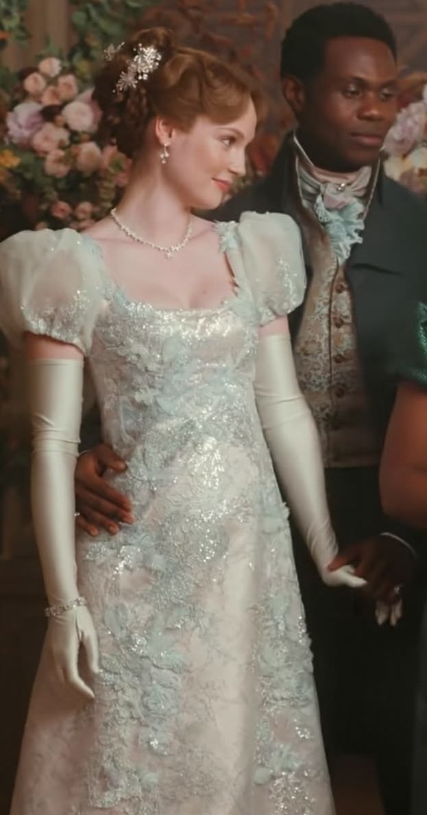 hemngscult's tweet photo. omg yess, i also don’t think that would be sophie’s style now that she can afford dresses made for her, in my mind she likes more sober simple dresses kinda like francesca’s style, not dresses so over the top, that’s why i feel that dress feels off ¿? https://t.co/HM0N6WwD9C