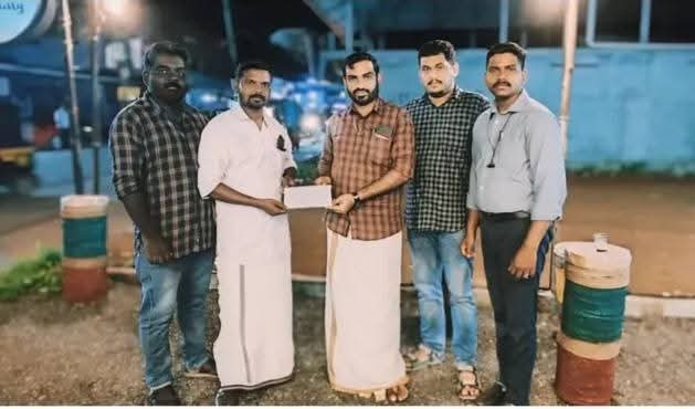KKR_CPIM's tweet photo. നമ്മൾ വയനാട് ❤
#dyfikarukachal
#wayanadtownship

https://t.co/yr1d9JvSdp https://t.co/GHAlSWXD1l